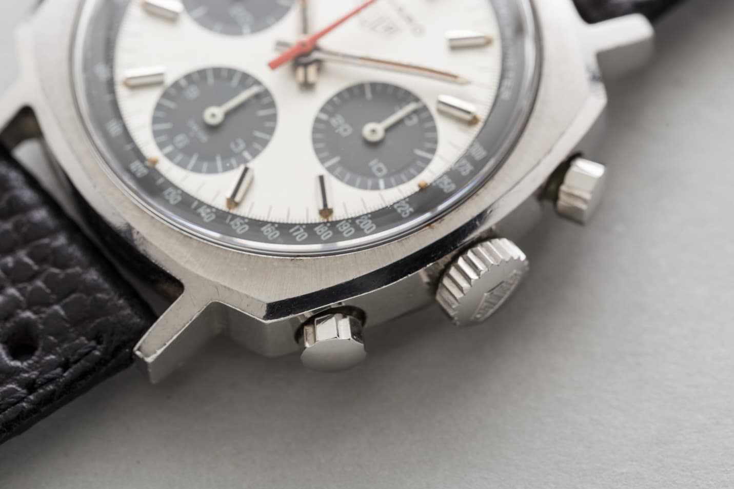 Heuer Camaro Exotic Vintage Chronograph view 3