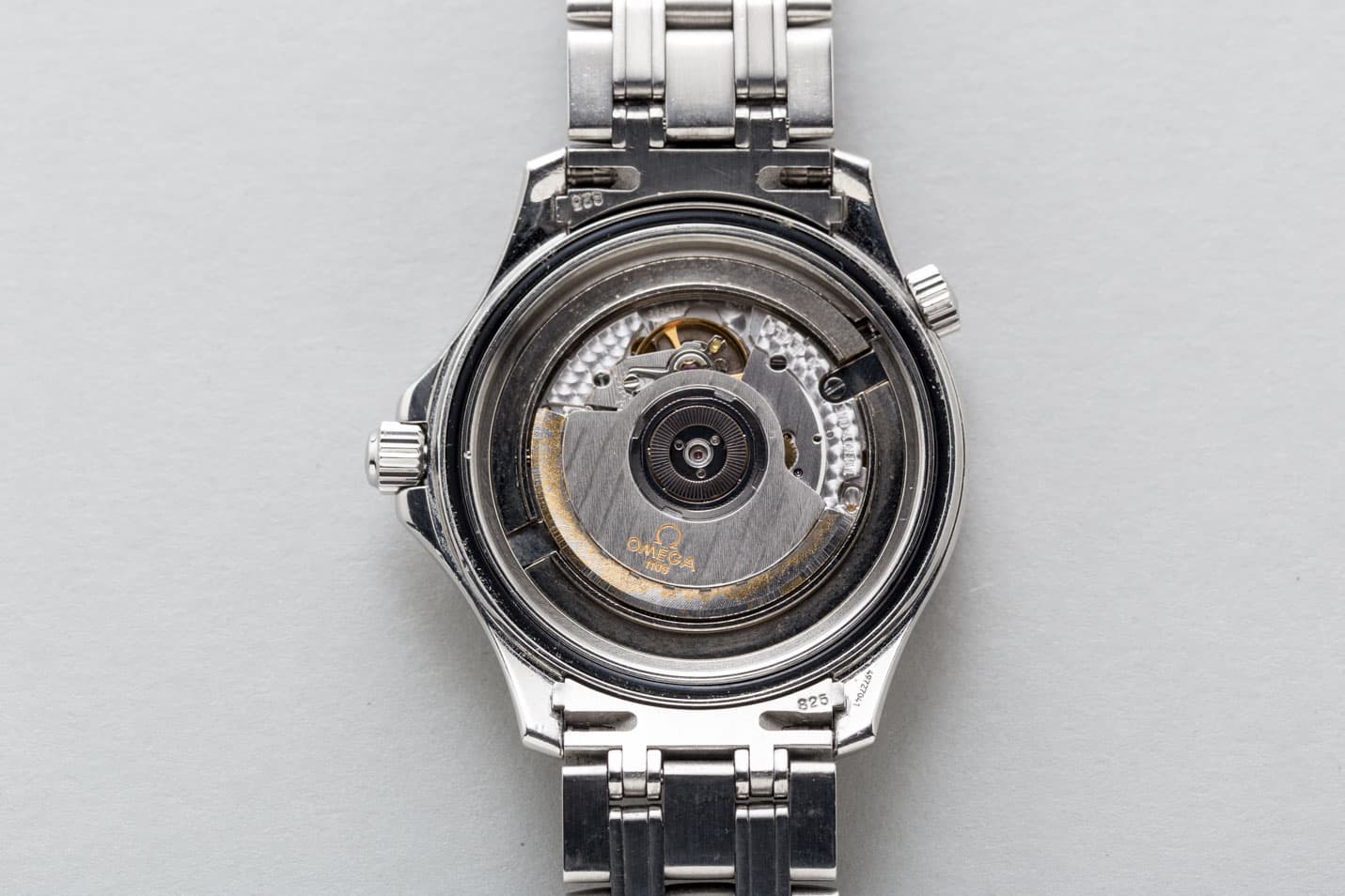 Omega Seamaster 300 'James Bond' view 8