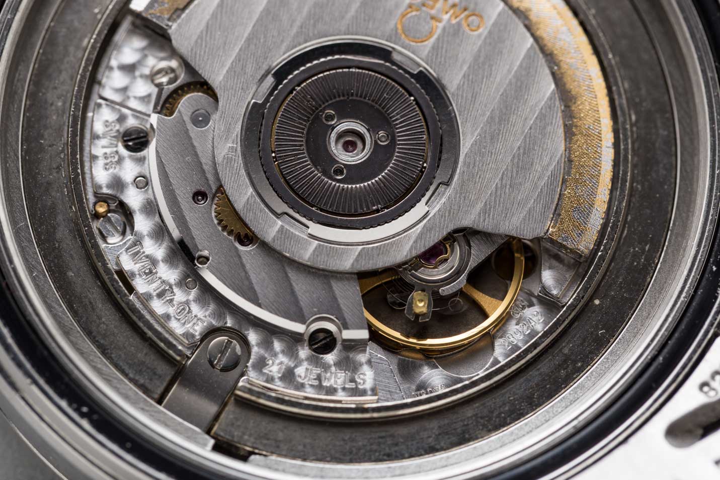 Omega Seamaster 300 'James Bond' view 9