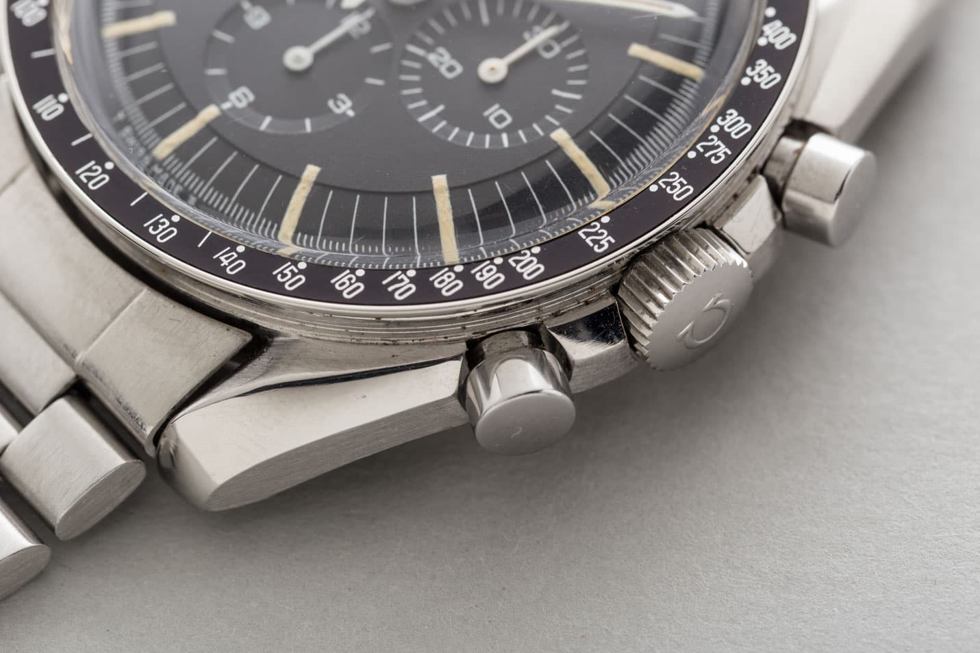 Omega Speedmaster Professional view 4