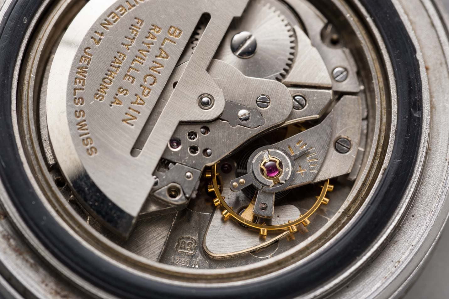 Blancpain 50 Fathoms Rotomatic Vintage Diver view 8