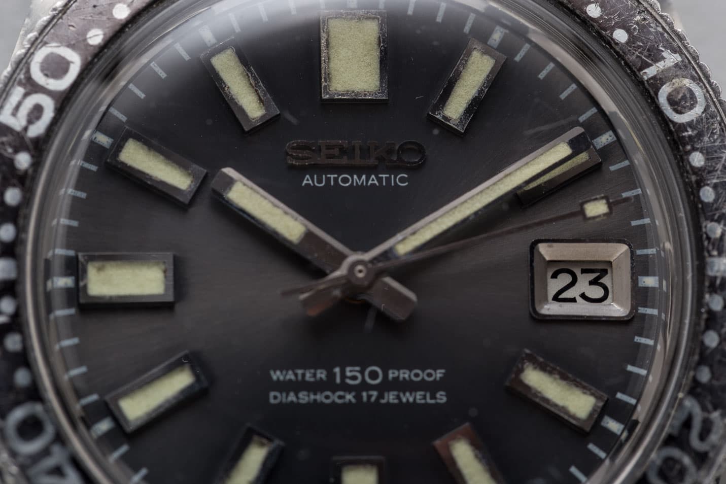 Seiko 6217 Vintage Diver view 3