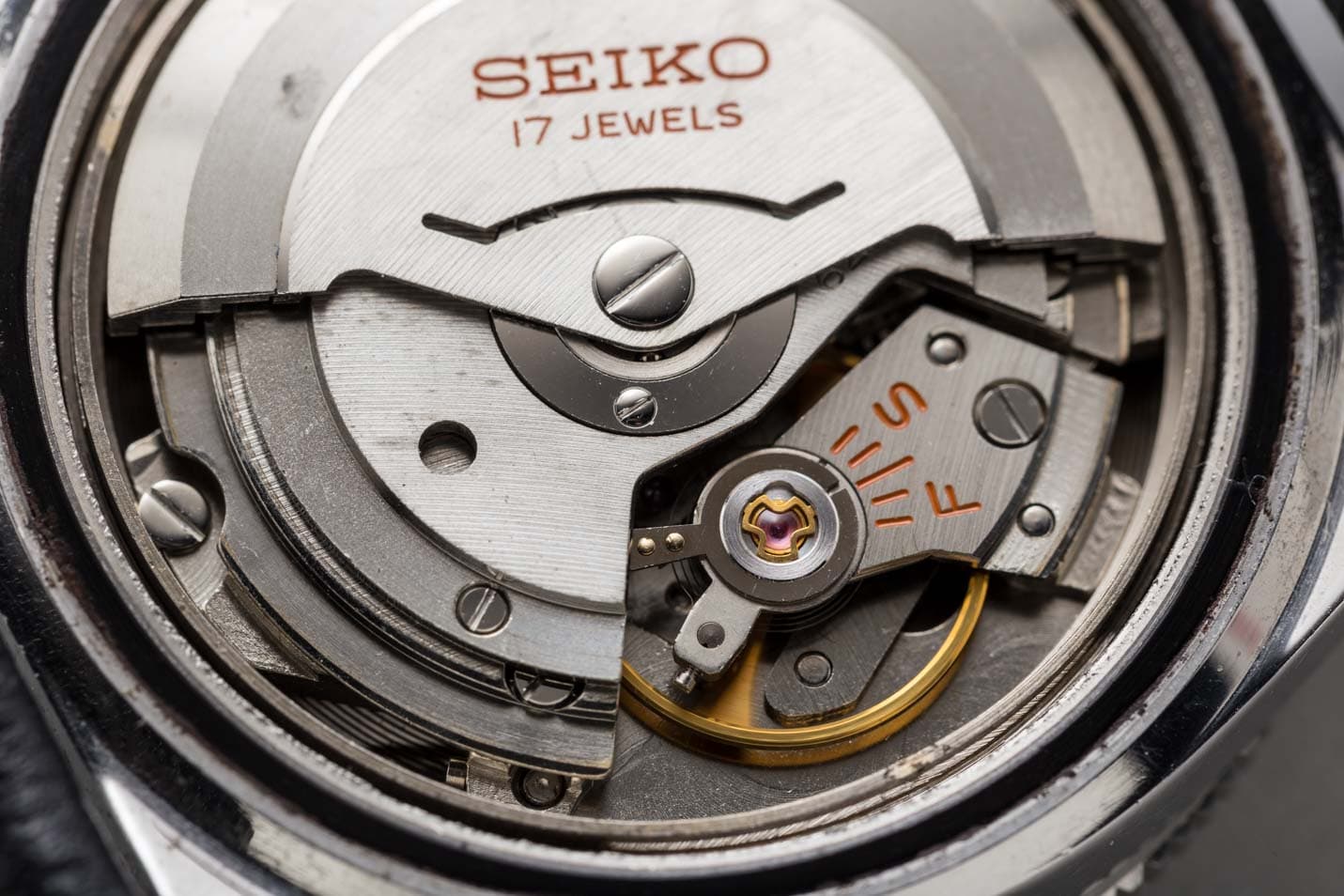 Seiko 6217 Vintage Diver view 8